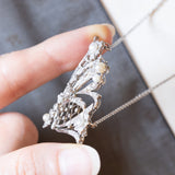 Collier Art Nouveau in oro bianco 18K con perline bianche e diamanti, anni ‘20
