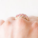 Veretta vintage in oro giallo e bianco 14K con zaffiri rosa sintetici (1.40ctw ca.) e diamanti (0.03ctw ca.), anni ‘70/‘80