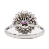 Anello vintage a margherita in oro bianco 18k con rubino (0,80ct) e diamanti (0,70ctw)