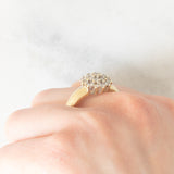 Anello a fiore con fede in oro giallo 14K con diamanti di taglio brillante (1ctw ca.), anni ‘80