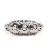 Anello antico in oro bianco 18k e rosette di diamante, anni '30