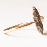 Anello antico in oro giallo 8K e argento con perla bianca e diamanti di taglio rosetta, primi del ‘900