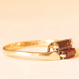Anello contrarier vintage in oro giallo 9K con granati di taglio rettangolare (0.30ctw ca.), anno 1981