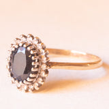 Anello a margherita vintage in oro giallo e bianco 9K con zaffiro (1ct ca.) e diamanti (0.20ctw ca.), anni ‘60/‘70