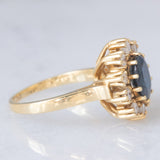 Anello a margherita vintage in oro giallo 14K con zaffiro (1.30ct ca.) e diamanti di taglio brillante (0.47ctw ca.), anni ‘60/‘70