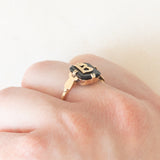 Anello antico in oro giallo 9K con onice e con lettera “B”, anni ‘30