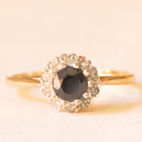 Anello a margherita vintage in oro giallo 9K con zaffiro (0.70ct ca.) e diamanti (0.05ctw ca.), anni '70