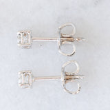 Orecchini punto luce in oro bianco 18K con diamanti di taglio brillante (0.28ctw ca.)