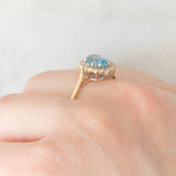 Anello a margherita vintage in oro giallo 9K con topazio azzurro (1.50ct ca.) e diamanti (0.10ctw ca.), anno 1988