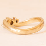 Anello trilogy in oro giallo e bianco 9K con opale (0.20ct ca.) e pietre bianche imitazioni di diamanti, anno 1999