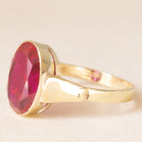 Anello da cocktail vintage in oro giallo 8K con rubino sintetico (10ct ca.), anni ‘70