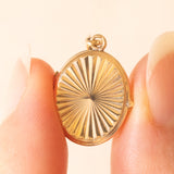 Ciondolo portafoto ovale vintage con lamina in oro giallo 9K su metallo, anni ‘70