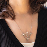 Collier Art Nouveau in oro bianco 18K con perline bianche e diamanti, anni ‘20