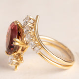 Anello bypass vintage in oro giallo 18K con tormalina rosa (4ct ca.) e diamanti di taglio brillante (0.90ctw ca.), anni ‘80