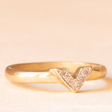 Anello a “V” vintage in oro giallo e bianco 9K con diamanti, anni ‘70