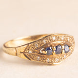 Anello vintage in oro giallo 9K con zaffiri (0.15ctw ca.) e diamanti (0.12ctw ca.), anni ‘80