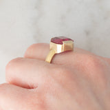 Anello da cocktail vintage in oro giallo 14K con rubino sintetico, anni ‘60/‘70