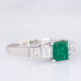 Anello vintage in stile Art Déco in platino con smeraldo (0.80ct) e diamanti (0.49ctw), anni ‘90
