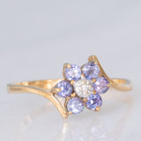Anello contrarier con fiore in oro giallo 9K con tanzaniti (0.36ctw ca.) e diamante, anni ‘90