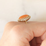 Anello a margherita vintage in oro giallo 14K con opale di fuoco sintetico e diamanti di taglio brillante (0.40ctw ca.), anni ‘80
