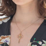 Pendente antico lavalier in oro giallo 9K con paste di vetro verdi, anni ‘10/‘20