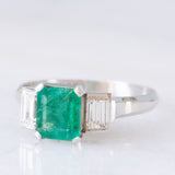 Trilogy vintage in stile Art Déco in platino con smeraldo (0.90ct) e diamanti (0.46ctw), anni ‘80