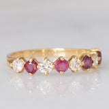 Mezzo eternity vintage in oro giallo 18K con rubini (0.40ctw ca.) e diamanti di taglio brillante (0.50ctw ca.), anni ‘80