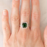 Anello a margherita vintage in oro bianco 18K con tormalina verde (2.80ct) e diamanti (0.40ctw), anni ‘2000