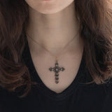 Pendente antico a forma di croce in argento e oro giallo 14K con diamanti di taglio rosetta, inizio ‘800