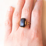 Anello antico in oro giallo 18K con onice, primi del ‘900