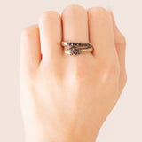 Anello a serpente antico in oro giallo 14K con granati e perlina bianca, primi del ‘900