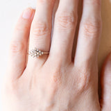 Anello vintage in oro giallo e bianco 9K con diamanti di taglio brillante (0.16ctw ca.), anni ‘70