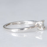 Anello “solitario” vintage in oro bianco 9K con illusion setting diamanti di taglio princess (0.15ctw ca.), anni ‘80/‘90