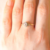 Anello vintage in oro giallo 9K con topazio azzurro (0.40ct ca.) e diamanti (0.07ctw ca.)