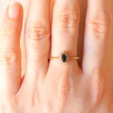 Anello a margherita vintage in oro giallo 9K con zaffiro (0.30ct ca.) e diamanti (0.07ctw ca.)
