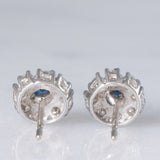 Orecchini a margherita vintage in oro bianco 14K con topazi blu (0.70ctw ca.) e diamanti (0.32ctw ca.), anni ‘70