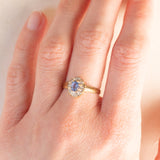 Anello a margherita vintage in oro giallo e bianco 9K con zaffiro (0.50ct ca.) e diamanti (0.08ctw ca.), anno 1991