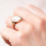 Anello vintage in oro giallo 9K con cammeo su conchiglia, anni ‘40/’50