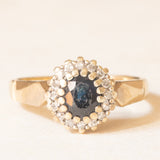 Anello a margherita vintage in oro giallo 9K con zaffiro (0.60ct ca.) e diamanti (0.16ctw ca.), anno 1978