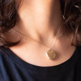 Ciondolo portafoto vintage a forma di cuore con lamina in oro giallo 9K su metallo, anni ‘50/‘60