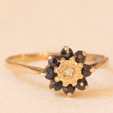 Anello a fiore vintage in oro giallo 9K con zaffiri (0.40ctw ca.) e diamante, anno 1992
