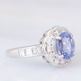 Anello a margherita in platino con tanzanite (1.70ct) e diamanti (1.28ctw), anni '90/anni '2000