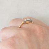 Trilogy antico in oro giallo 14K e argento con diamanti di taglio vecchia miniera (0.55ctw ca.), anni ‘10/‘20