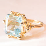 Anello da cocktail vintage in oro giallo 18K con acquamarina (7.50ct ca.), anni ‘60/‘70