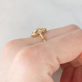 Anello vintage in oro giallo 18K con smeraldo (0.13ct ca.) e diamanti, anni ‘70/‘80