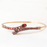 Braccialetto vintage con serpenti stilizzati in oro giallo 8K con granati (4ctw ca.), anni ‘60