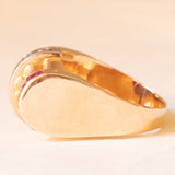 Anello “Tank” in oro giallo 18K con rubini sintetici (0.50ctw ca.) e diamanti, anni ‘40/‘50