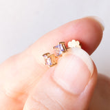 Orecchini moderni in oro giallo 9K con tanzaniti di taglio princess (0.20ctw ca.)