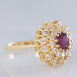 Anello a fiore vintage in oro giallo 14K con rubino (1ct ca.) e diamanti di taglio brillante (0.70ctw ca.), anni ‘70