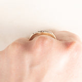 Anello a “V” vintage in oro giallo e bianco 9K con diamanti (0.14ctw ca.), anni ‘80/‘90 ca.
